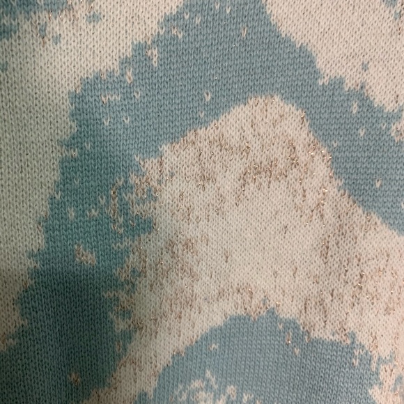 Blue and white and gold sweater - Picture 4 of 5